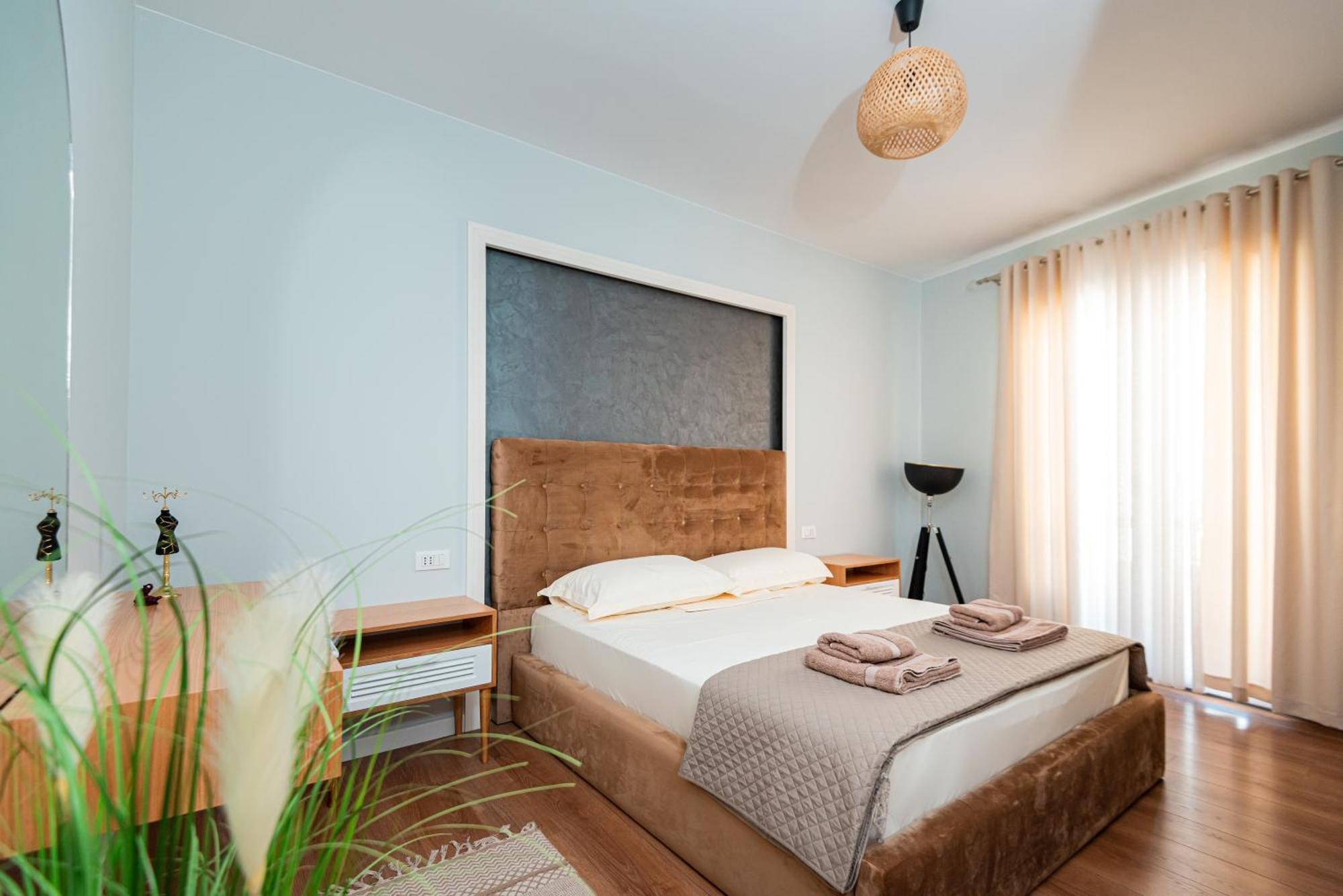 Vivi'S Seaside Apartment Durres Bagian luar foto