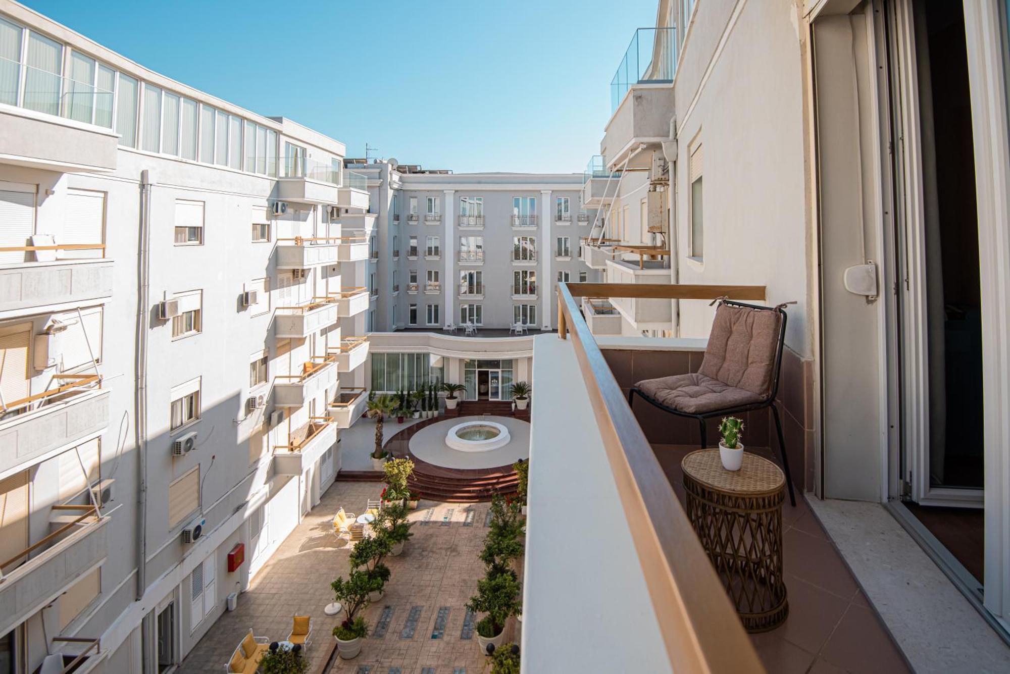Vivi'S Seaside Apartment Durres Bagian luar foto